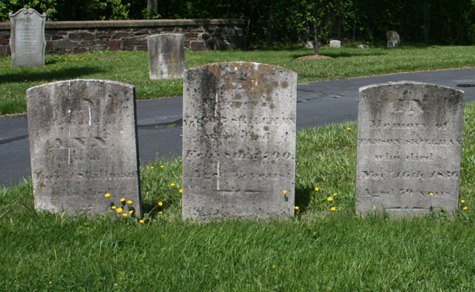 Jacob, Ann & Tamson Skillman gravestones in 2007.jpg